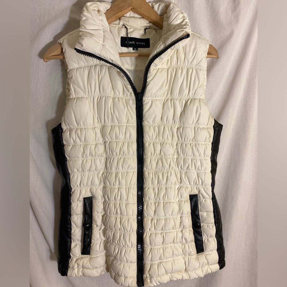 Woman’s puffy vest size Med.  Like New Condition